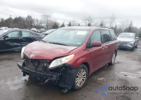 2016 Toyota Sienna Xle 8 Passenger z USA, uszkodzony, nr VIN 5TDYK3DC4GS721190